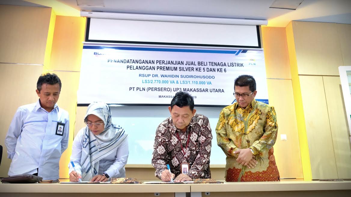 direktur-bisnis-pln-regional-sulawesi-syamsul-huda1.jpg<pf>direktur-bisnis-pln-regional-sulawesi-syamsul-huda-meneken2.jpg