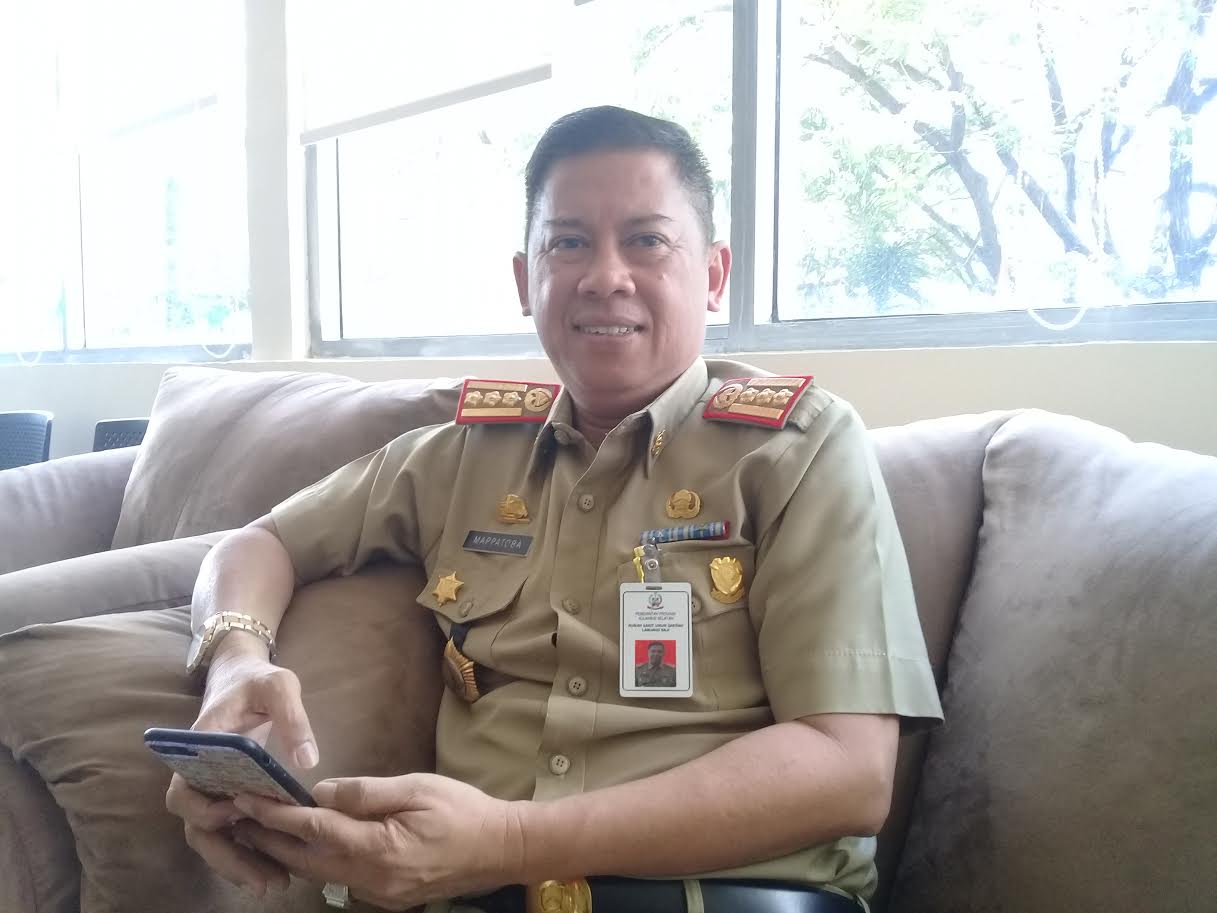 direktur-rsud-labuang-baji-makassar-dr-andi-mappatoba.jpg