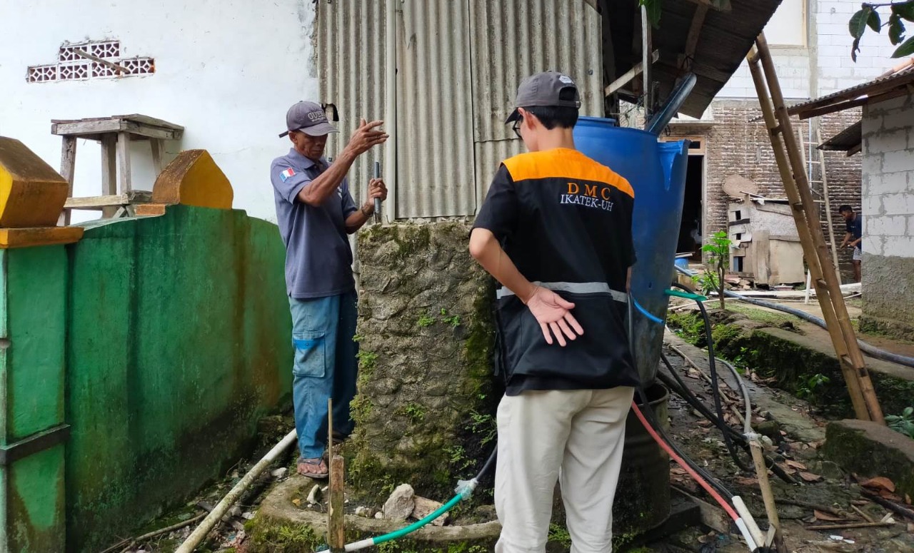 Turun di Lokasi Gempa Banten, Tim DMC Ikatek Unhas & Nindya Karya Peduli Atasi Kekurangan Air Bersih