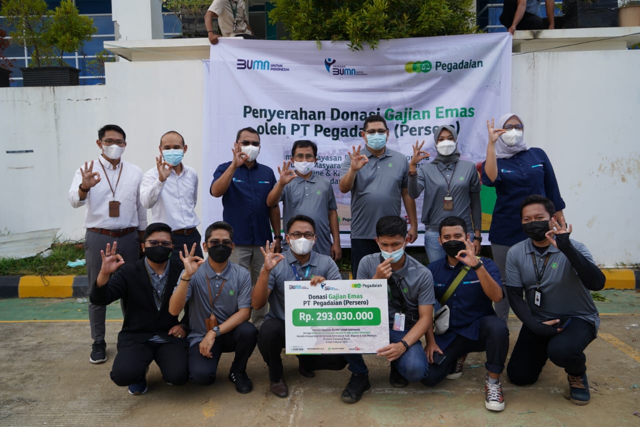 Pegadaian-Yayasan BUMN Salurkan Rp 293 Juta Donasi Nasabah ke Sulbar