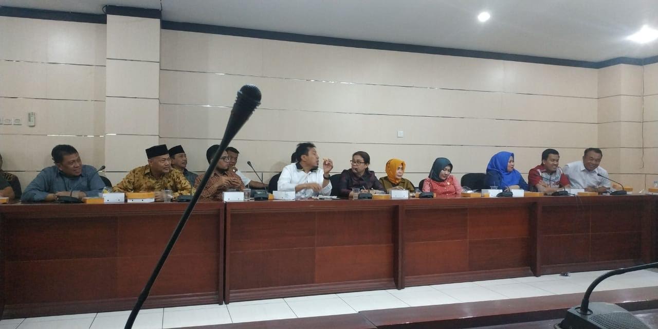 dprd-makassar-saat-melakukan-kunjungan-kerja-dengan-agenda-membahas.jpg