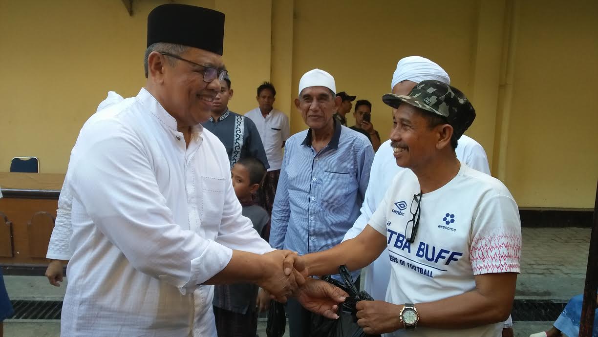 DPRD Sulsel Kurban 4 Ekor Sapi untuk Warga Karuwisi Utara