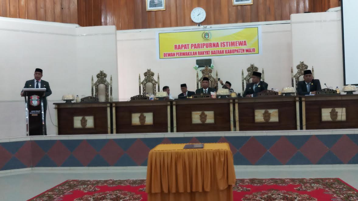 dprd-wajo-menggelar-rapat-paripurna-penyampaian-pemberhentian-andi-syahrir-kube_20180731_151040.jpg