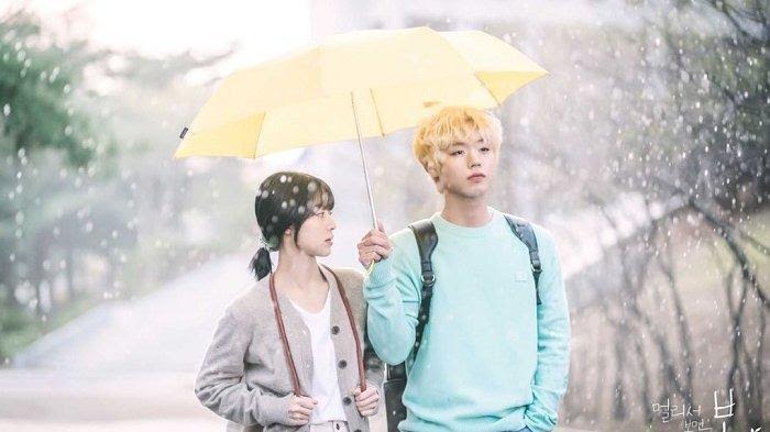 dua-bintang-korea-kang-min-ah-dan-park-ji-hoon-dalam-drama-korea-at-a-distance-is-spring.jpg