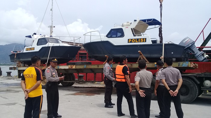 dua-unit-speedboat-tiba-di-polres-palopo_20170922_112718.jpg