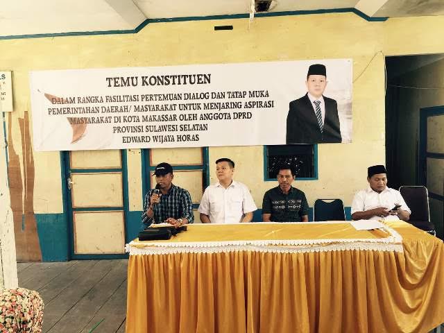 edward-horas-melakukan-temu-konstituen-di-kodingareng_20160117_181156.jpg