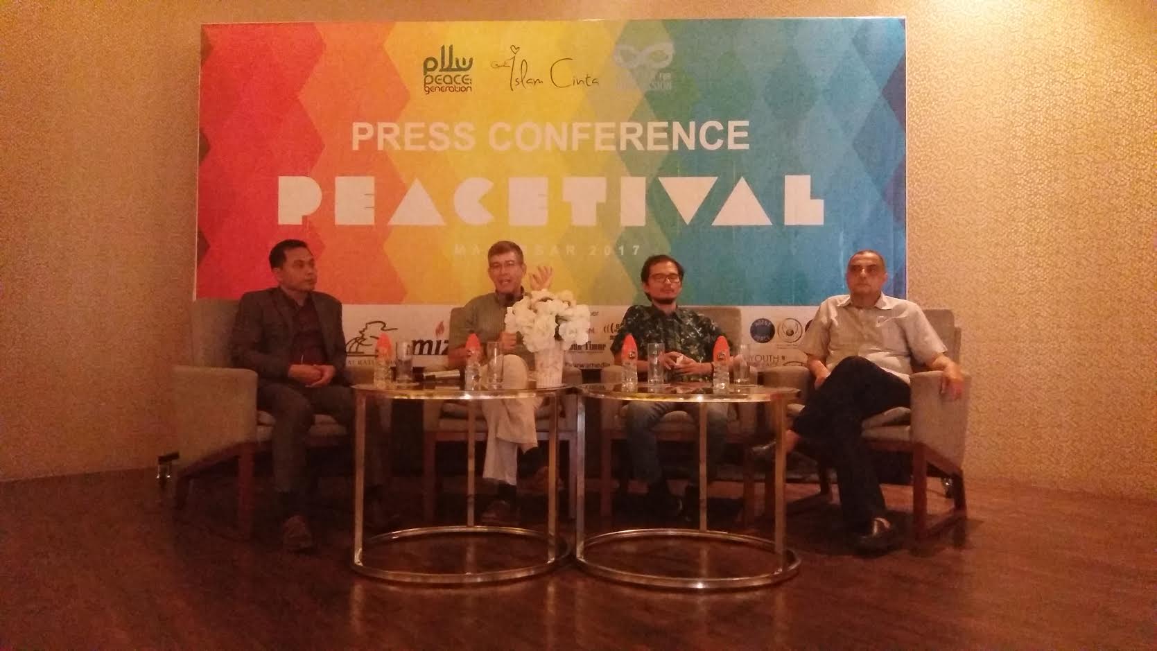 Cucu Presiden Amerika Serikat Hadiri Konferensi Pers Cinta Damai di Four Point