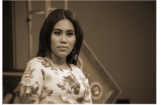 Siapa Pria Ganteng di Samping Evi Masamba Ini?