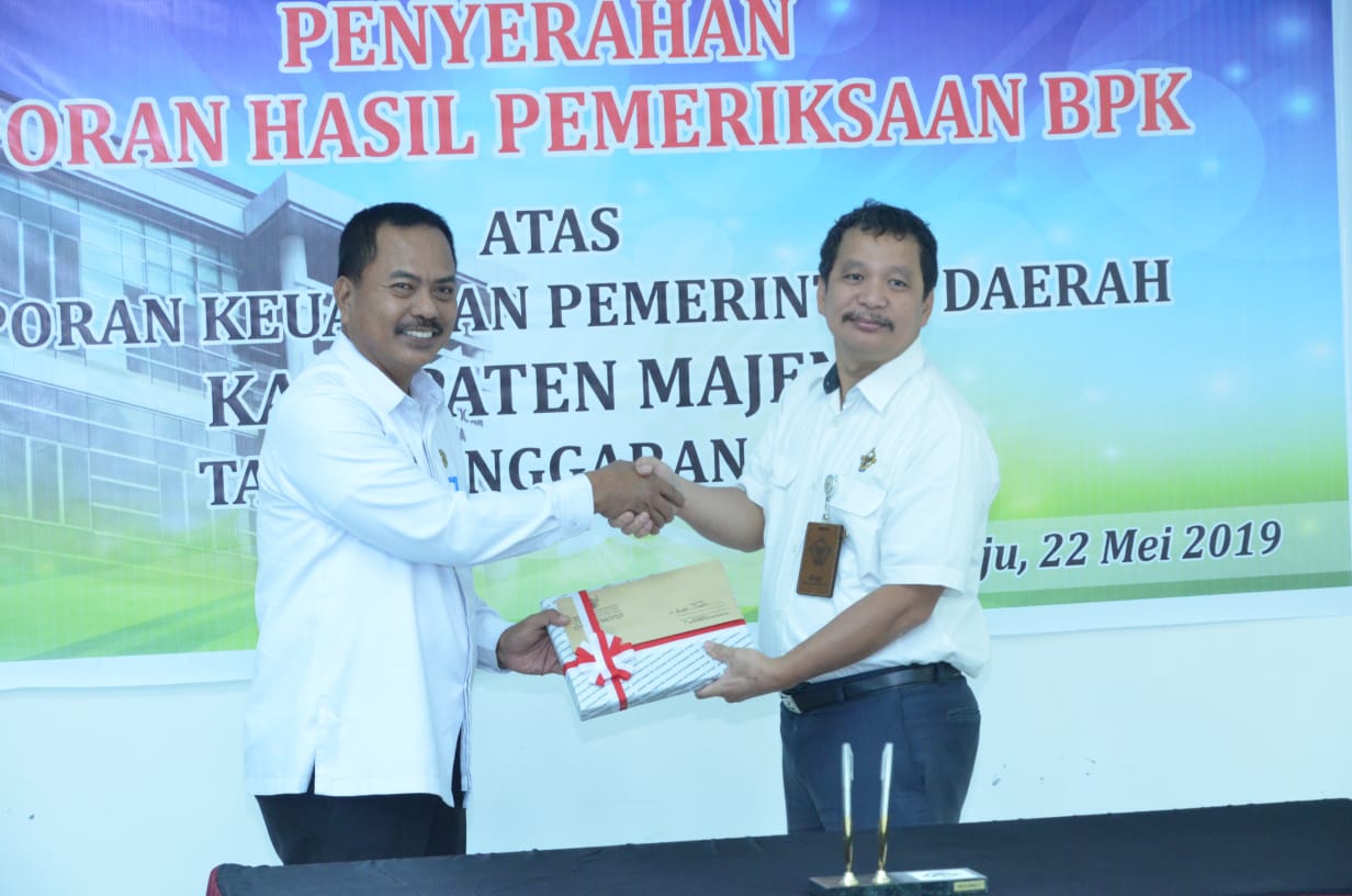 eydu-oktain-pandjaitan-menyerahkan.jpg