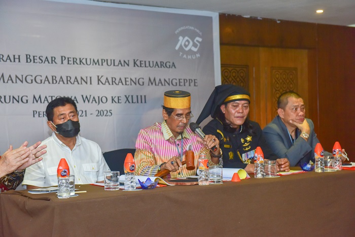 Qattiq yubka porno video