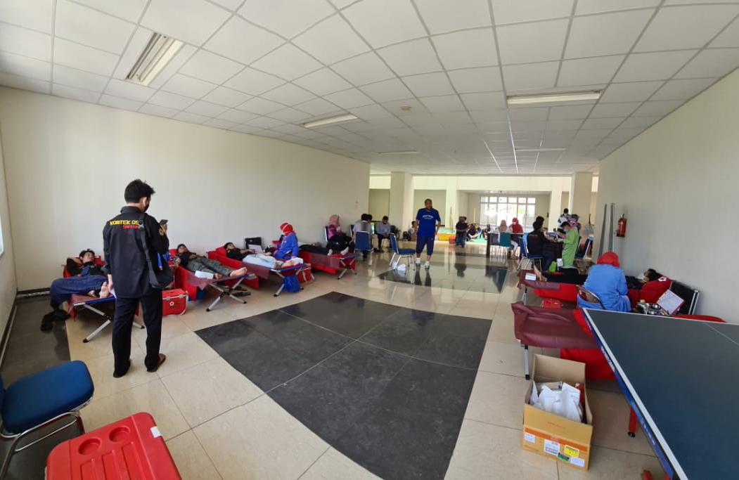 fakultas-teknik-ft-unhas-menggelar-donor-darah-massal-secara-simultan.jpg