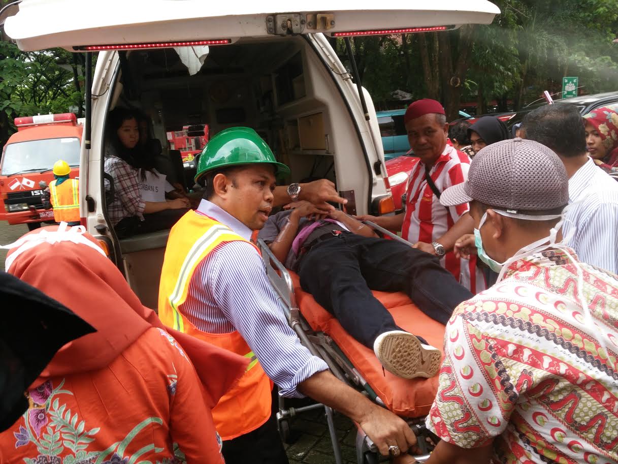 FKM Unhas Gelar Pelatihan dan Simulasi Evaluasi Keadaan Darurat dan Kebakaran