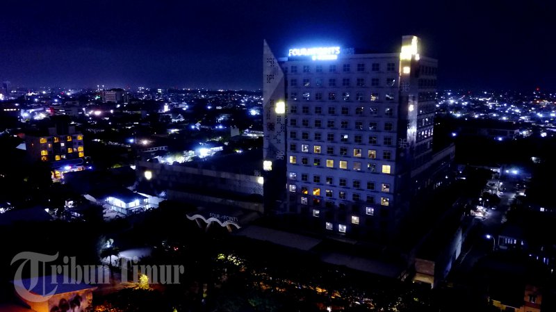 formasi-love-dari-cahaya-lampu-kamar-gedung-four-points-hotel-1.jpg<pf>formasi-love-dari-cahaya-lampu-kamar-gedung-four-points-hotel-2.jpg