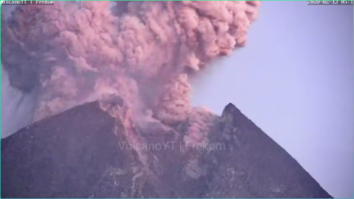 foto-foto-detik-detik-erupsi-dan-status-gunung-merapi-pagi-ini-1-1322020.jpg
