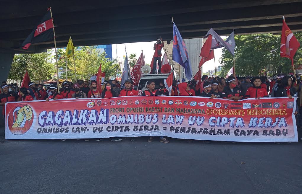 front-oposisi-rakyat-dan-mahasiswa-formasi-indonesia-gelar-unjuk-rasa-tolak-omnibus-law.jpg