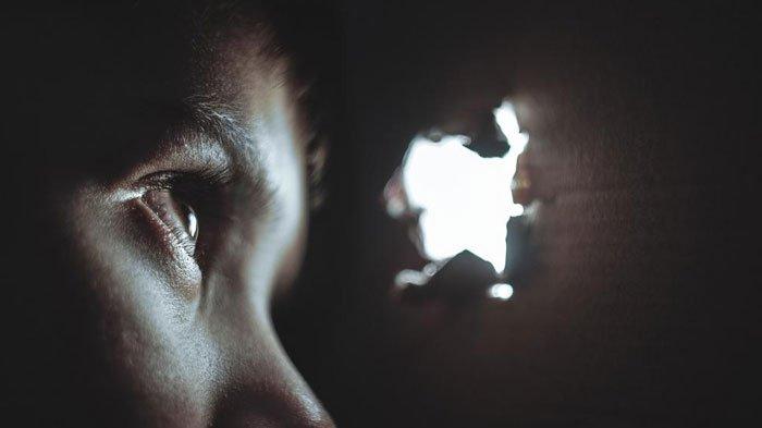 Gara-gara Jendela Terbuka Hubungan Intim Pengantin Baru Diintip Tetangga, Akhirnya Tak Disangka