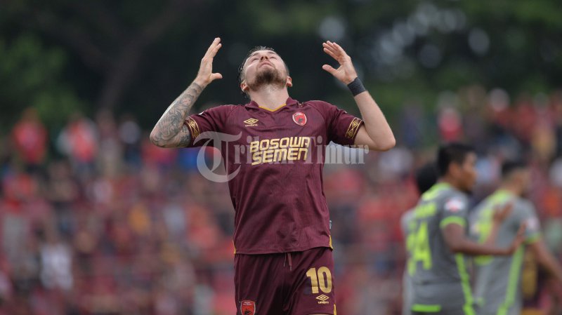 gelandang-marc-anthony-klok-saat-masih-memperkuat-psm-makassar-di-pentas-liga-1-2019-lalu.jpg