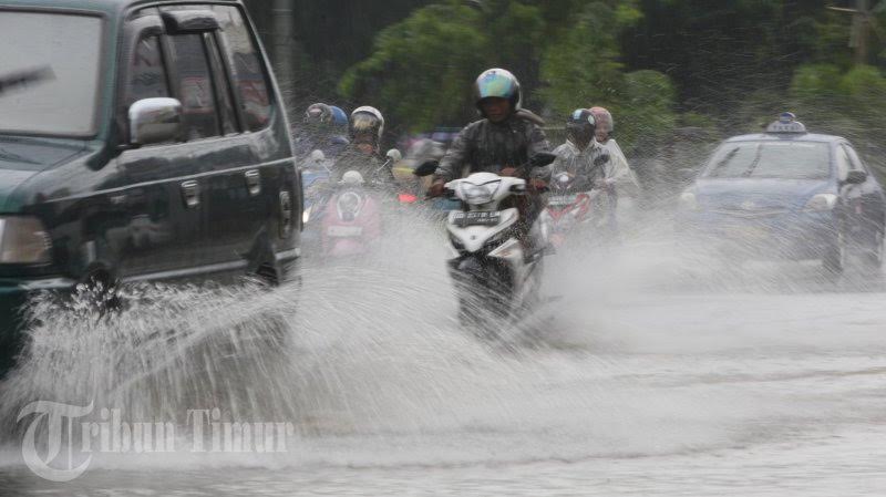 genangan-air-di-jl-urip-sumoharjo_20170116_002534.jpg<pf>yang-mengguyur-kota-makassar-dalam-beberapa_20170116_002730.jpg