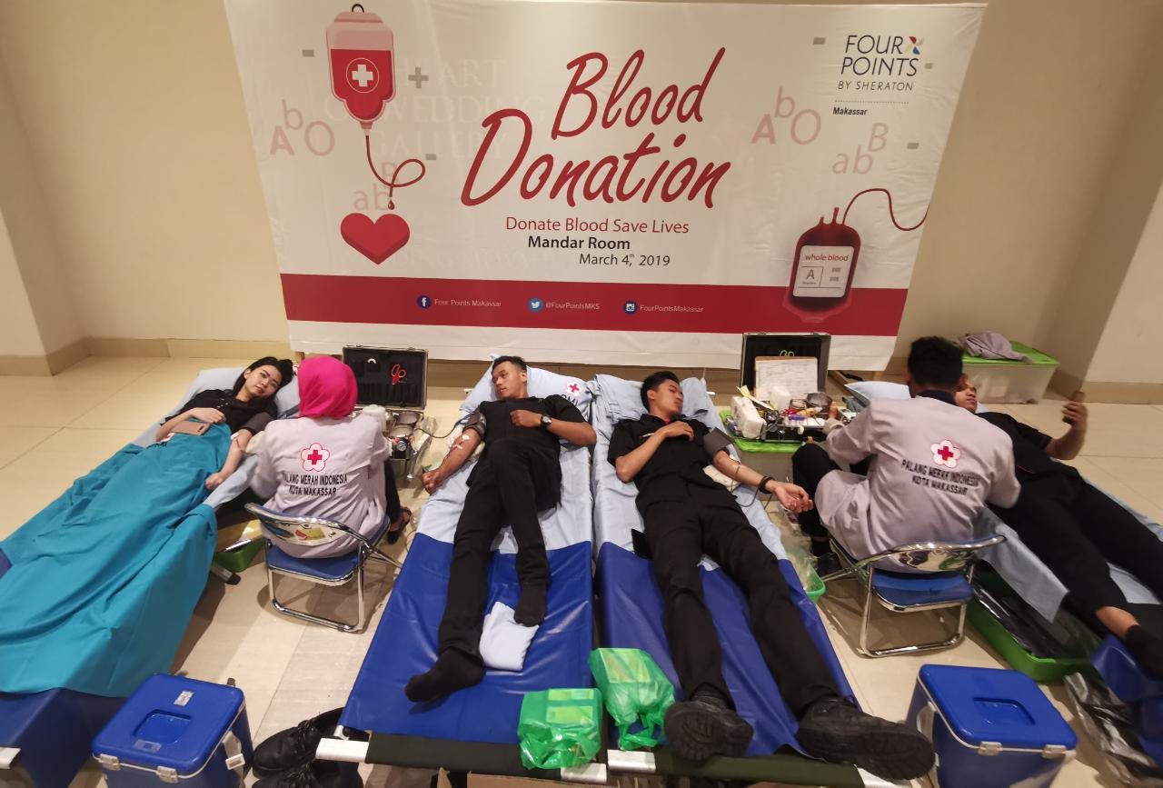 GM I Gede Sujana Jadi Pendonor Pertama Donor Darah Four Points by Sheraton Makassar