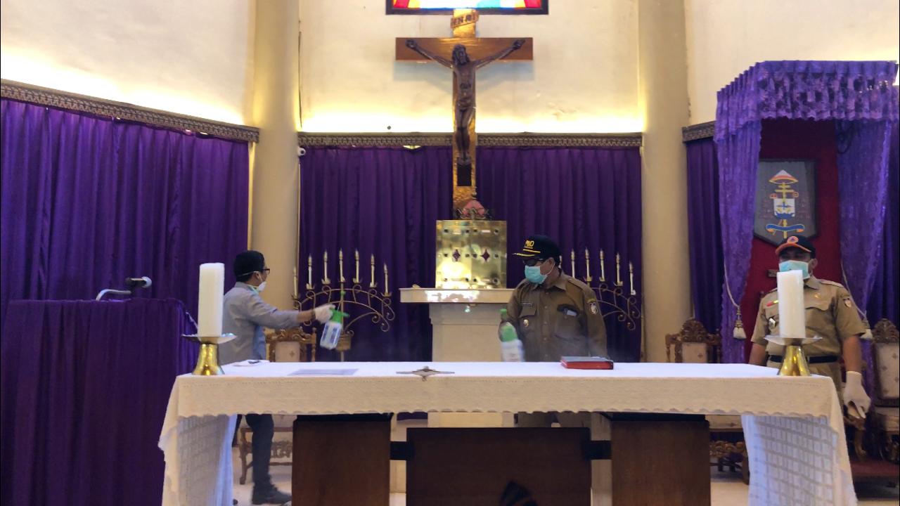 FTI UMI dan Pemkot Makassar Semprot Disinfektan di Masjid Raya, Gereja Katedral, Klenteng Xian Ma - gereja-katedral-makassar-1-2332020.jpg