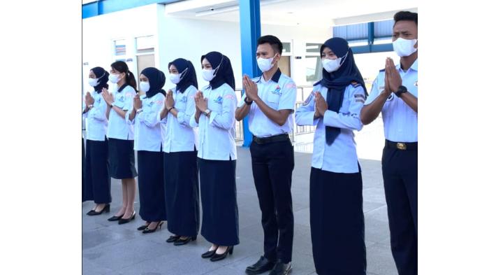 Begini Gesture Penghormatan Petugas BPKA Sulsel Kepada Para Penumpang Kereta Api Sulawesi Selatan