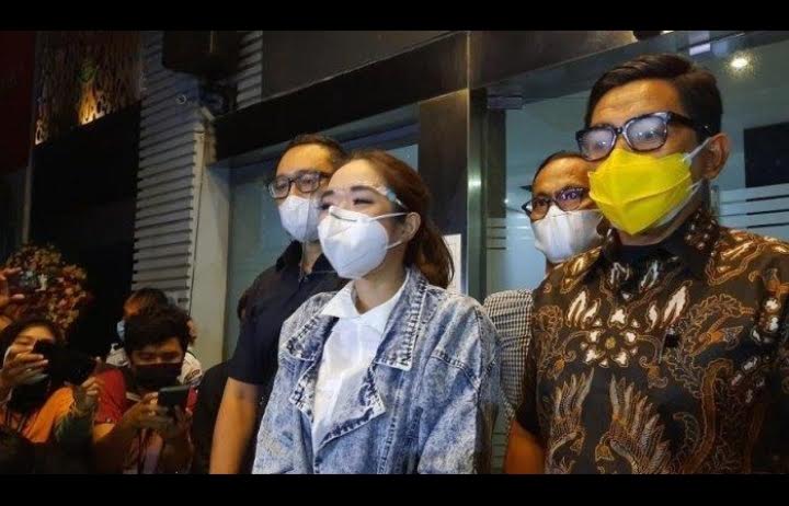 gisella-anastasia-usai-jalani-pemeriksaan-di-direktorat-reserse-kriminal-khusus-polda-metro-jaya.jpg