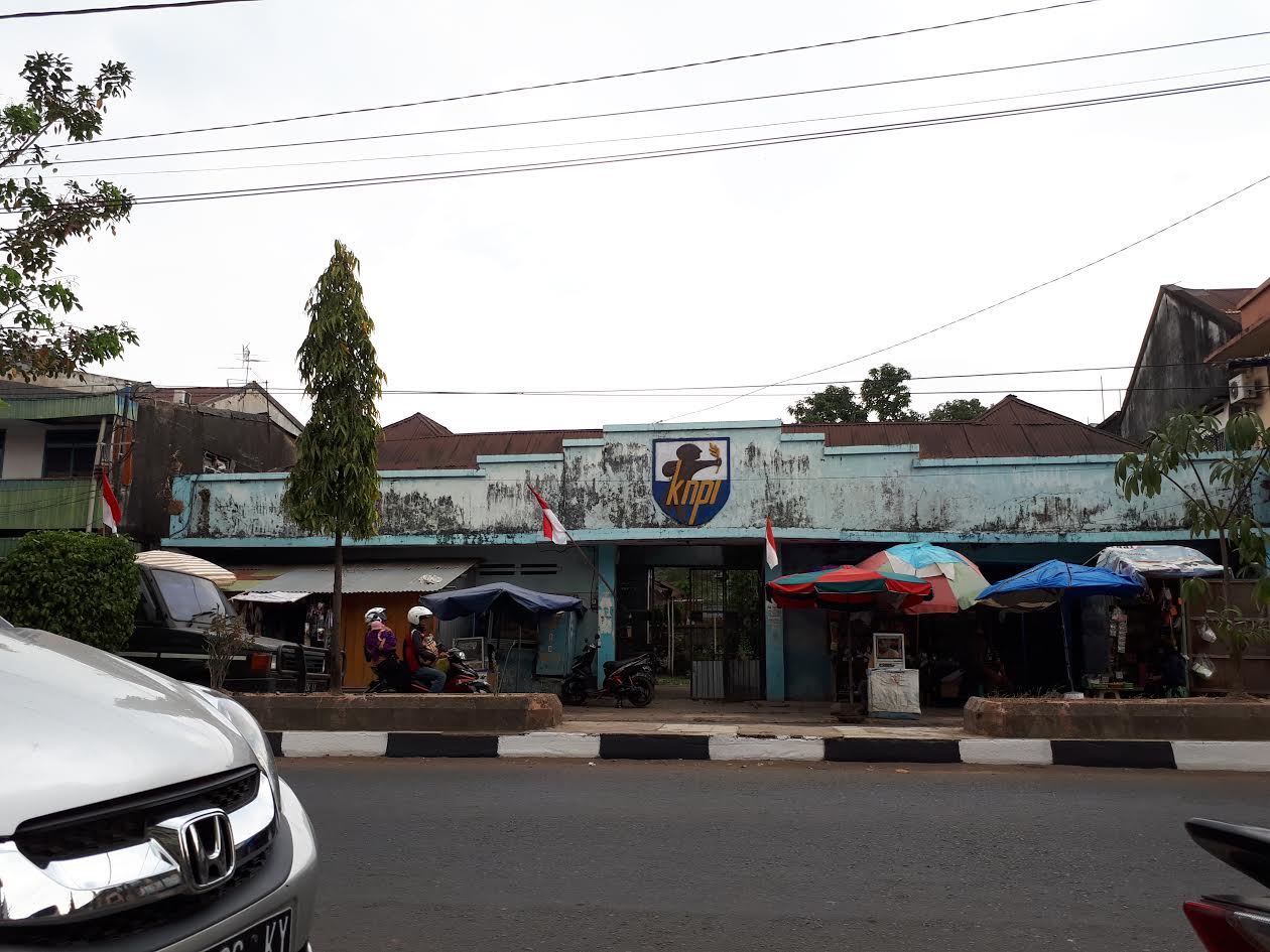 Berbeda dengan Takalar, Begini Merah Putih Dipasang di KNPI Gowa