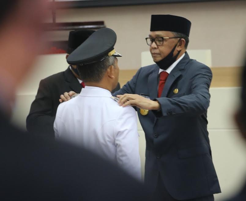 gubernur-sulsel-nurdin-abdullah-melantik-pj-wali-kota-makassar-prof-yusran-2.jpg
