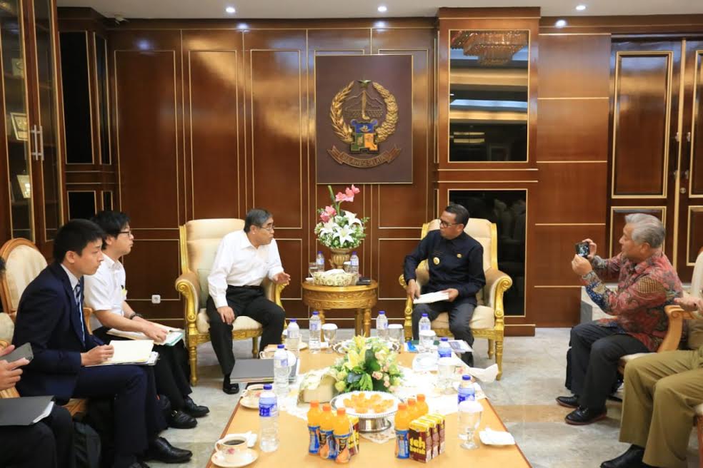 gubernur-sulsel-rapat-bersama-wakil-gubernur-ehime-jepang-di-kantor-gubernur-12.jpg