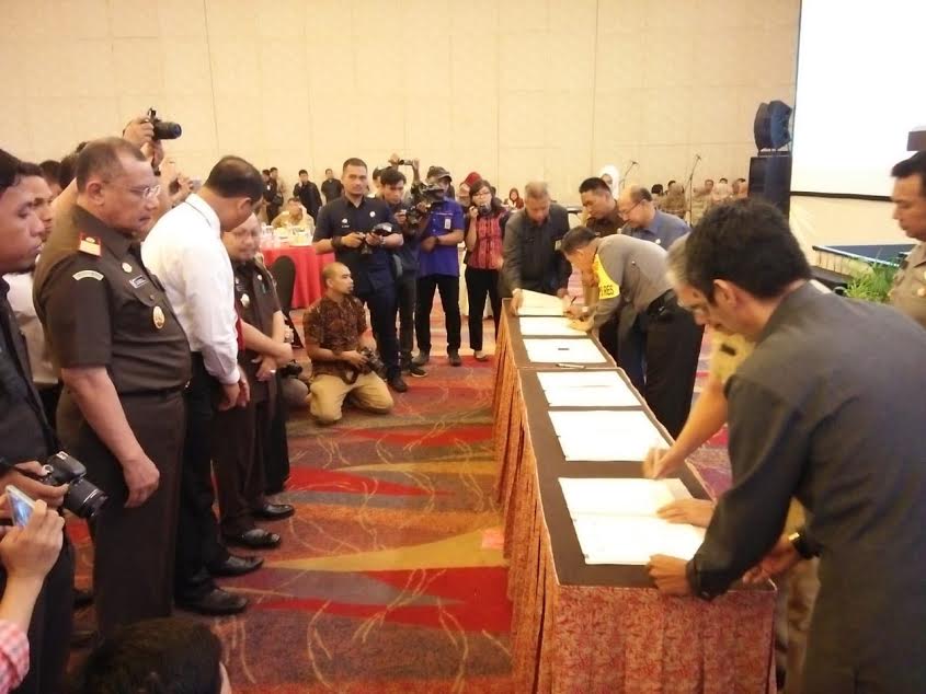 gubernur-sulsel_20180716_204518.jpg