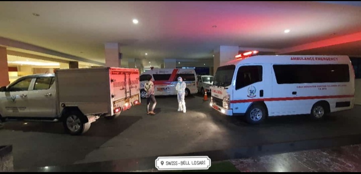 gugus-tugas-enrekang-telah-sampai-di-swiss-belhotel-makassar-untuk-merujuk-8-pasien.jpg