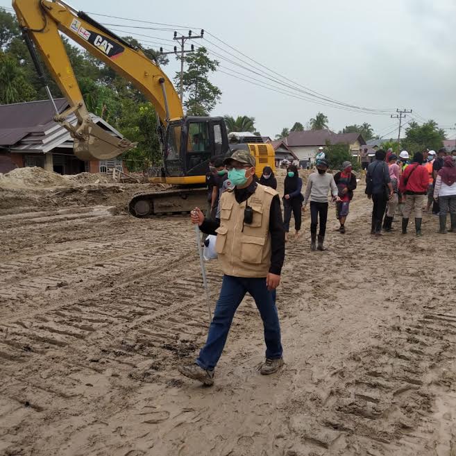 haeril-al-fajri-berada-di-lokasi-bencana-banjir-bandang-kabupaten-luwu-utara.jpg