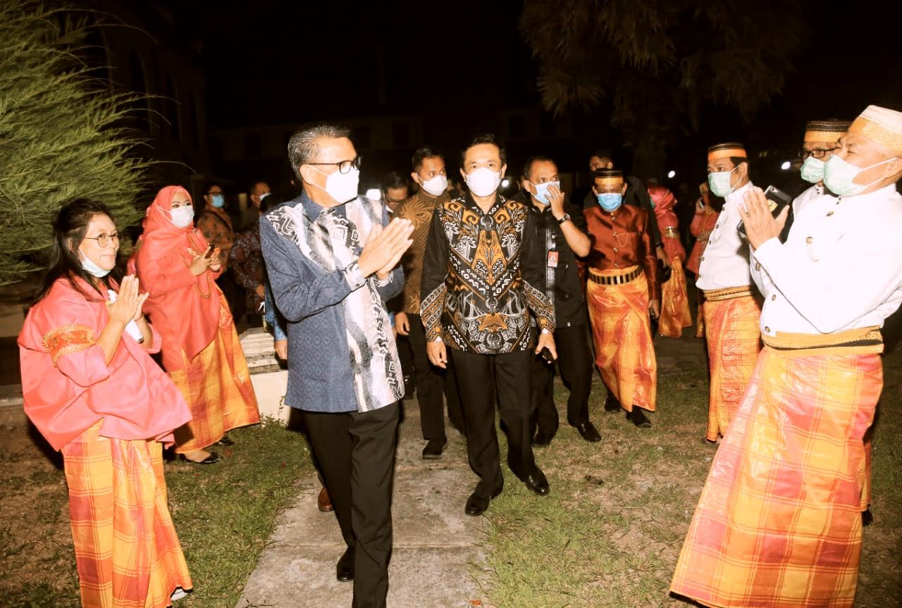 hari-kebudayaan-gubernur-sulsel-prof-nurdin-abdullah-menghadiri-pentas-seni-hari-kebudayaan.jpg
