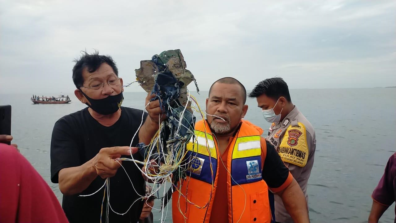 Kementerian Perhubungan Temukan Puing Pesawat Sriwijaya Air Diduga Jatuh di Kedalaman 16 Meter