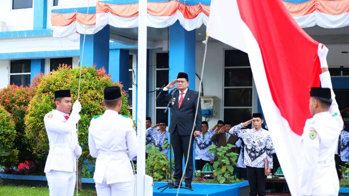 Bupati Barru Jadi Inspektur Upacara Peringatan Hari Guru Nasional ke-79
