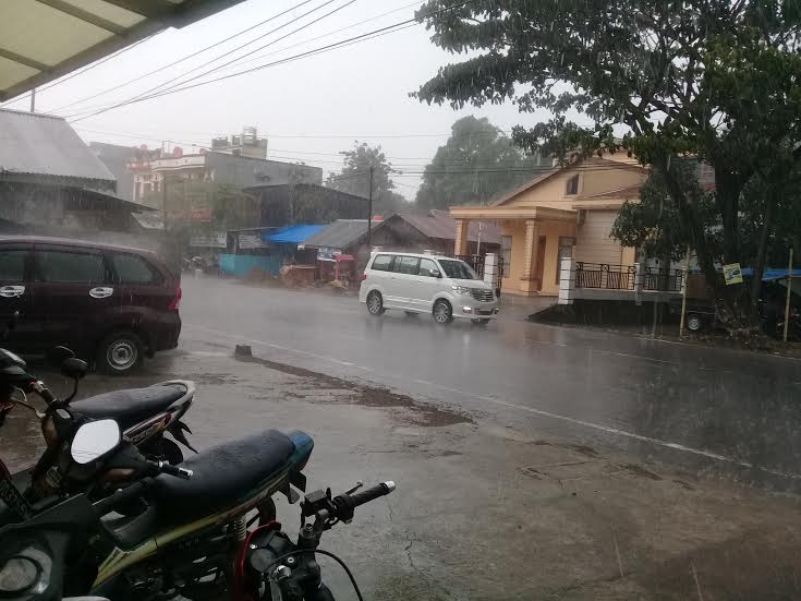 hujan-mamuju_20170215_175653.jpg