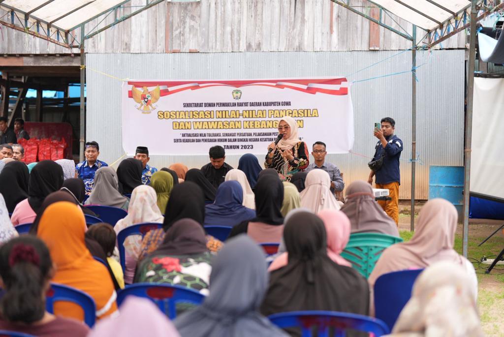 Di Hadapan Warga Desa Maccini Baji, Anggota DPRD Gowa Husniah Taleng: Tidak Ada Lawan Dalam Politik