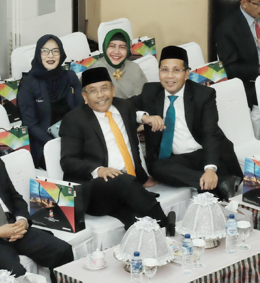 ias-dan-dp-dalam-pengambilan-sumpahjanji-anggota-dprd-makassar.jpg