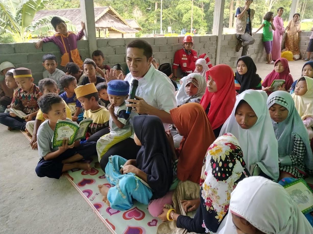 Tiba di Palu, Deng Ical Langsung Kunjungi Posko Pengungsian