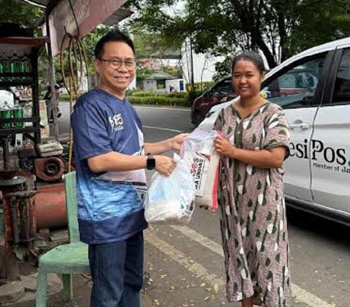 IKA Unhas–AAS Foundation Salurkan 100 Ton Beras untuk Kaum Dhuafa