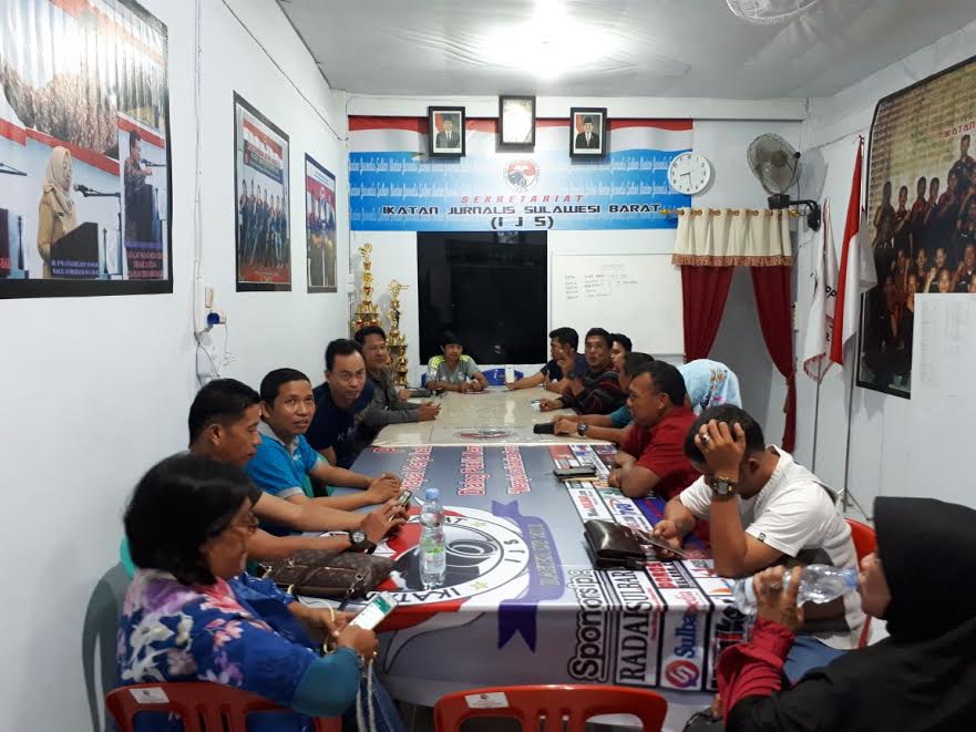 ikatan-jurnalis-sulbar_20180210_223627.jpg