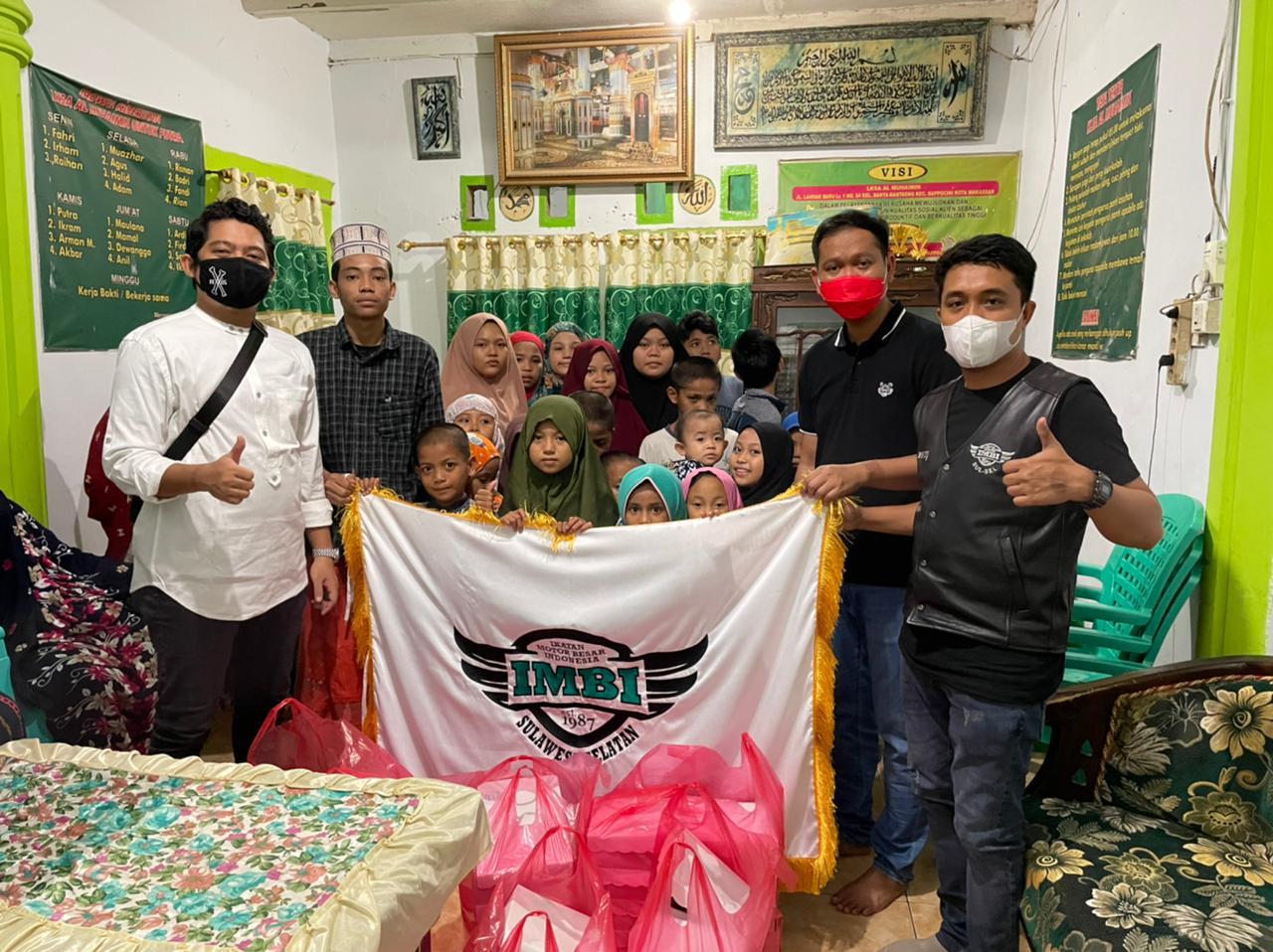 ikatan-motor-besar-indonesia-imbi-sulsel-mengunjungi-yatim-dan-dhuafa-di-makassar.jpg