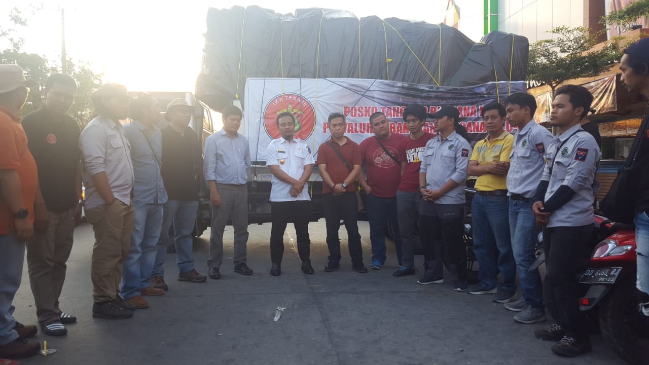 Alumni Teknik Unhas Kirim 3 Truk Makanan dan Tenda ke Sulteng, Dilepas Wagub Sulsel