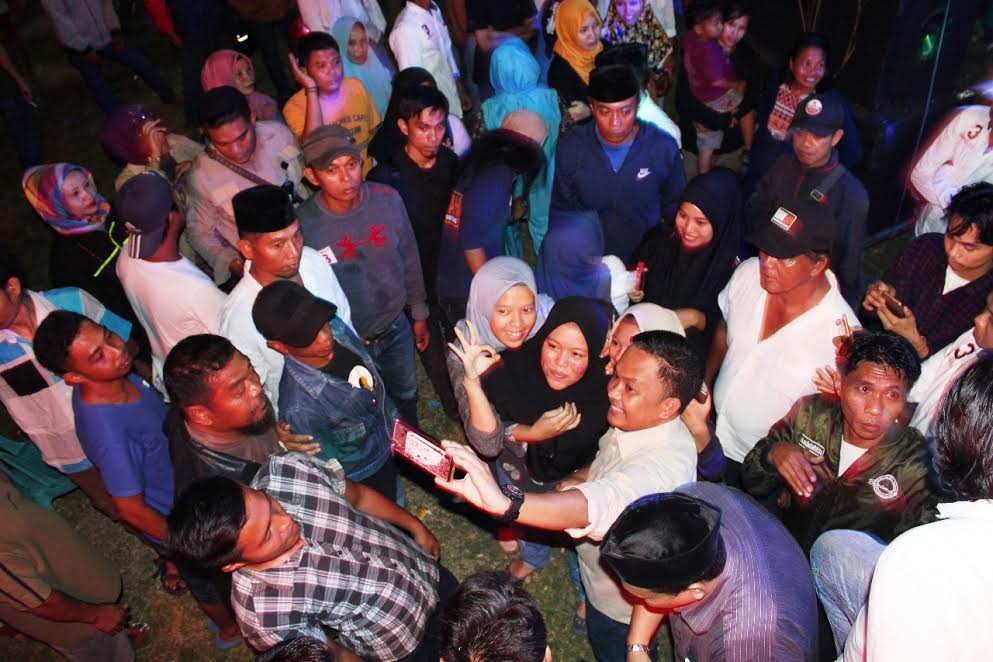ilham-azikin-sahabuddin-kembali-menggelar-kampanye-dialogis-di-sasayya_20180404_103329.jpg