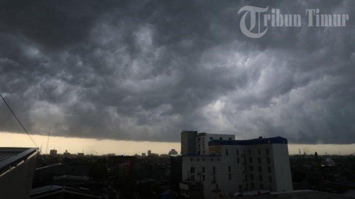 ilustrasi-awan-tebal-menyelimuti-kota-makassar-1112021.jpg