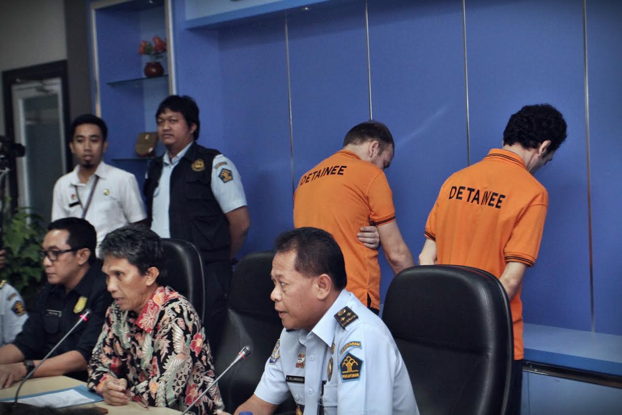 Imigrasi Makassar Deportasi Dua WNA Pembobol ATM asal Turki