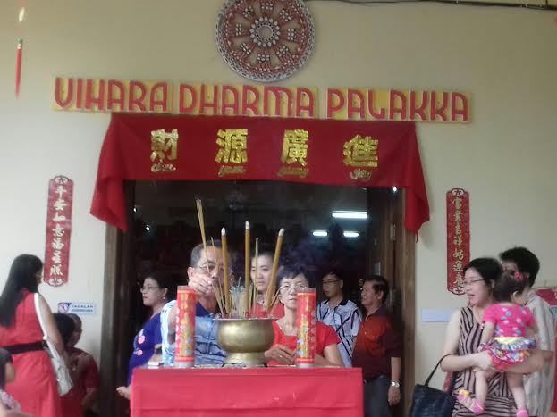 Ibadah Imlek Berlangsung Khidmat di Vihara Dharma Palakka Bone - imlek-di-watampone_20160208_110915.jpg