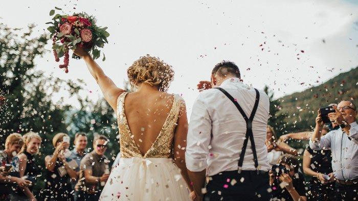 Tenda Sudah Berdiri di Depan Rumah Tapi Izin Keramaian Ditolak Polisi, Warga Wajo ini Tetap Nikah