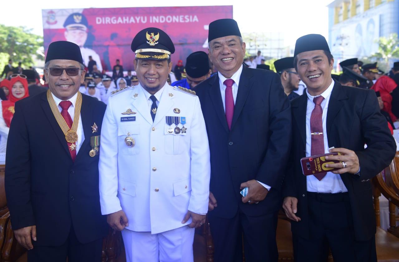 iqbal-suhaeb-bersama-sejumlah-mantan-wali-kota-dan-wakil-wali-kota-yakni-ilham-arief-sirajuddin.jpg