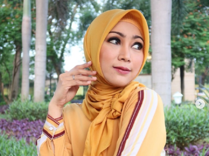 Lezbiyenlar onlaynda yalang oyoqlari bor